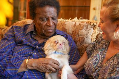 Mallorca, Spanien, Entertainer-Legende Roberto Blanco feiert seinen 88. Geburtstag im Kreis seiner Familie: Stolz pr?sen-stock-foto