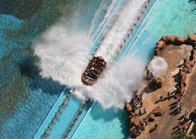 Bildnummer: 51583798  Datum: 12.10.2006  Copyright: imago/Peter SandbillerFahrt mit der Wasser-Achterbahn im Europapark in Rust !ACHTUNG LUFTAUFNAHME 100% HONORARAUFSCHLAG!, Personen , Landschaft; 2006, Rust, Freizeitpark, Freizeitparks, Freizeit, Europa Park; , quer, Kbdig, Totale, Vogelperspektive, Perspektive, Deutschland,  , o0 Ausflugsziel, Reisen, Europa, Baden, W?rttemberg-stock-foto