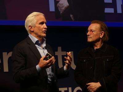 Global rock star and private equity fund leader _"bono"_ at super return berlin 2025.-stock-foto