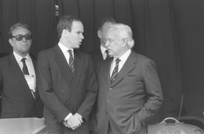 Bildnummer: 56704732  Datum: 01.05.1989  Copyright: imago/teutopressvorne: F?rst Rainier (re.) und Prinz Albert von Monaco 05/89 - Adel adlig adelig F?rsten-Familie F?rstenfamilie F?rstentum Monaco kurzhaarig seri?s festlich stehend draussen Loge F?rstenloge Rennen Autorennen Rennsport Formel Eins halb quer Gespr?ch 47. Grand Prix de Monaco (Formel 1) SW-Negativ People x0x xsk 1989 quer Aufmacher  56704732 Date 01 05 1989 Copyright Imago teutopress front Lord Rainier right and Prinz Albert from Monaco 05 89 Adel Adlig Adelig Lords Family Royal Family Principality Monaco short seriously festive standing outside Lodge Princeu0026#39;s Lodge Race Car races Racing Formula One half horizontal Conversation 47 Grand Prix de Monaco Formula 1 black and white Negative Celebrities x0x xSK 1989 horizontal Highlight-stock-foto