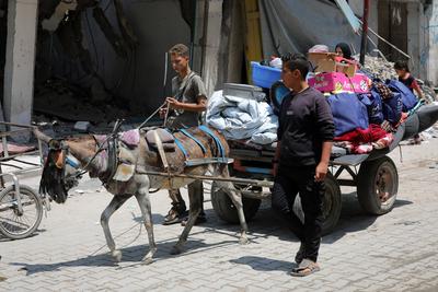 Palestinians, carrying their personal belongings, try to fled to safer areas to escape from Israeli attacks on Jabalia-stock-photo