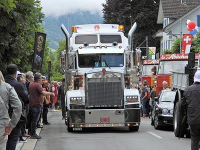 07.06.2025 Sarnen Kanton Obwalden Schweiz. An Pfingsten treffen sich ueber 500 Oldtimer in Sarnen OW. Bild :Kenworth Old-stock-photo