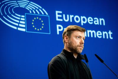 BRUSSELS-EUROPEAN-PARLIAMENT-THE-LEFT-stock-foto