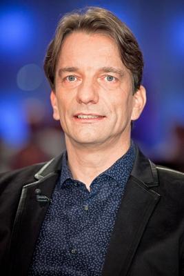 Bildnummer: 54862913  Datum: 28.01.2011  Copyright: imago/STAR-MEDIAMDR - Riverboat. Autor Bastian Sick ( GER ). Autor Bastian Sick ( GER ) anl??lich der MDR - Talkshow Riverboat am 28.01.2011 im Studio 3 der Mediacity Leipzig. People Entertainment Fernsehshow TV Talkshow Leipzig Portr?t kbdig xdp xo0x 2011 hoch Portrait Portraits hoch Hochformat Autor Deutschland Fernsehen Journalist Kultur Kunst Leipzig MDR Mitteldeutscher Rundfunk Person Personen Riverboot Sachsen Schriftsteller Show Talkshow Talkshows TV Unterhaltung Bildnummer 54862913 Date 28 01 2011 Copyright Imago Star Media MDR Riverboat Author Bastian Sick ger Author Bastian Sick ger during the MDR Talk show Riverboat at 28 01 2011 in Studio 3 the Media City Leipzig Celebrities Entertainment TV TV Talk show Leipzig Portrait Kbdig XDP xo0x 2011 vertical Portrait Portraits vertical Portrait Author Germany Television Journalist Culture Art Leipzig MDR resources Broadcasting Person People River boat Saxony Writer Show Talk show Talk Shows TV Entertainment-stock-foto