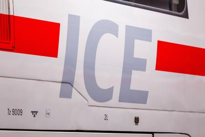 ICE Bahnwerk Cottbus - Zugtaufe ICE Cottbus-stock-foto