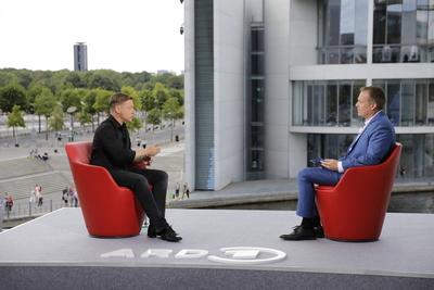 Co-Vorsitzender der Partei Die Linke auf Bundesebene, Moderator Oliver K?hr, Deutschland, Berlin, ARD-Sommerinterview m-stock-photo