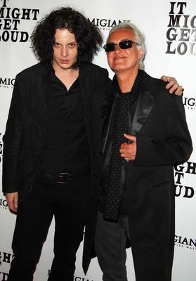 Bildnummer: 53138389  Datum: 19.06.2009  Copyright: imago/PicturePerfectS?nger Jack White (li., The White Stripes) neben Gitarrist Jimmy Page (re., Led Zeppelin) anl?sslich der - It Might Get Loud After Party - im Rahmen des Internationalen Filmfestivals in Los Angeles - PUBLICATIONxNOTxINxUSAxUK, Personen; 2009, Los Angeles, Pressetermin, Filmfestival, Festival, Musik, premiumd; , hoch, Kbdig, Gruppenbild, close, Randbild, PeopleBildnummer 53138389 Date 19 06 2009 Copyright Imago PicturePerfect Singer Jack White left The White Stripes next to Guitarist Jimmy Page right Led Zeppelin during the IT Might Get Loud After Party in Frame the International Film Festival in Los Angeles PUBLICATIONxNOTxINxUSAxUK People 2009 Los Angeles Press call Film Festival Festival Music premiumd vertical Kbdig Group photo Close Edge image Celebrities-stock-photo