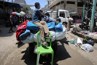 Palestinians, carrying their personal belongings, try to fled to safer areas to escape from Israeli attacks on Jabalia-stock-photo