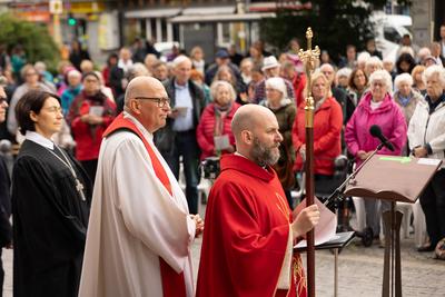 Pfingstgottesdienst am Rathaus Schoeneberg in Berlin-stock-photo
