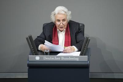 ?berlebende des M?dchenorchesters von Auschwitz Anita Lasker Wallfisch spricht waehrend Gedenkstunde zum Tag des Gedenk-stock-photo