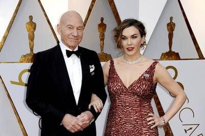 Patrick Stewart mit Gattin Sunny Ozell bei der Oscar Verleihung 2018 90th Annual Academy Awards im-stock-foto