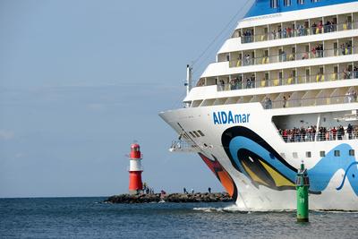 AIDAmar in Warnem?nde-stock-foto