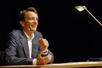 1/ Lesung: Bastian Sick im Berliner Schillertheater, Der Genitiv ist dem Dativ sein Tod , Schriftsteller, Portrait, Port-stock-photo