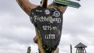 Der Herbst m?ge bitte aus dem Sommer abgeholt werden. Sturm, Regen und K?lte - der Pfingstsonntag f?llt dieses Jahr ins-stock-photo