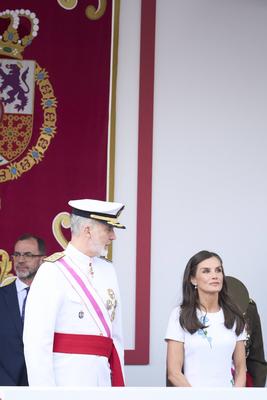 Spanish Royals Attend the Armed Forces Day-stock-foto