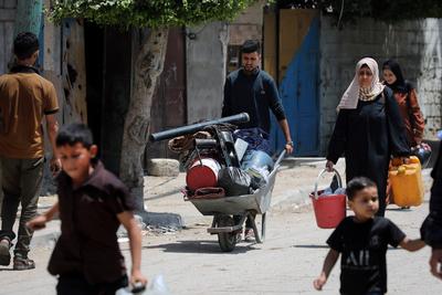 Palestinians, carrying their personal belongings, try to fled to safer areas to escape from Israeli attacks on Jabalia-stock-photo