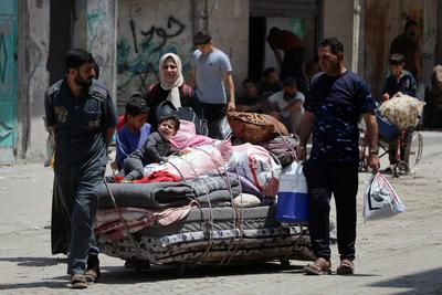 Palestinians, carrying their personal belongings, try to fled to safer areas to escape from Israeli attacks on Jabalia-stock-photo