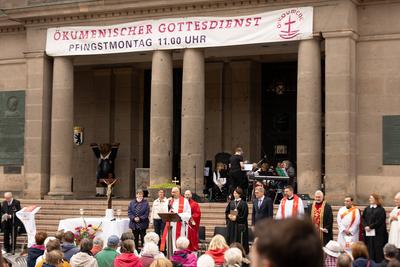 Pfingstgottesdienst am Rathaus Schoeneberg in Berlin-stock-photo