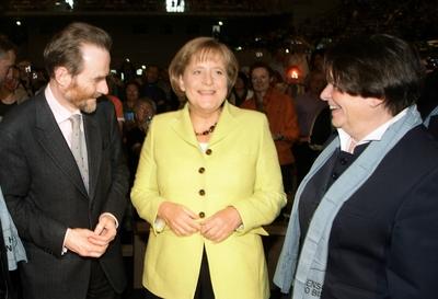 Bildnummer: 59831532  Datum: 21.05.2009  Copyright: imago/epdBundeskanzlerin Angela Merkel (CDU) kam am Donnerstag (21.05.09) zu einer Gespr?chsrunde zum Thema Menschenw?rde und Demokratie beim evangelischen Kirchentag in Bremen mit dem britischen Historiker und Deutschland-Experten Timothy Garton Ash (li.). (Foto re.: Kirchentagspr?sidentin Karin von Welck) Der 32. Deutsche Evangelische Kirchentag findet vom 20. bis 24. Mai 2009 in Bremen statt. Das Protestantentreffen steht unter der biblischen Losung Mensch, wo bist du? . Zu den rund 2.500 Veranstaltungen haben sich etwa 100.000 Dauerteilnehmer angemeldet. (Siehe epd-Meldung vom vom 21.5.2009) DER ABDRUCK DES EPD-FOTOS IST HONORARPFLICHTIG! Bundeskanzlerin Angela Merkel beim Kirchentag in Bremen 02 xcb x0x 2009 quer Religionen Evangelische Kirche Kirchentage Politik Politikerinnen Bundeskanzler  59831532 Date 21 05 2009 Copyright Imago epd Chancellor Angela Merkel CDU came at Thursday 21 05 09 to a Round of talks to Theme Human dignity and Democracy the Protestant Kirchentag in Bremen with the British Historians and Germany Experts Timothy Garton Ash left Photo right  Karin from Welck the 32 German Protestant Kirchentag finds of 20 until 24 May 2009 in Bremen instead the  is under the biblical Solution Man where are you to the Around 2 500 Events have to about 100 000  pending See epd Message of of 21 5 2009 the Imprint the epd Photos is  Chancellor Angela Merkel the Kirchentag in Bremen 02  x0x 2009 horizontal Religions Protestant Church Church days politics Politicians Federal Chancellor-stock-photo