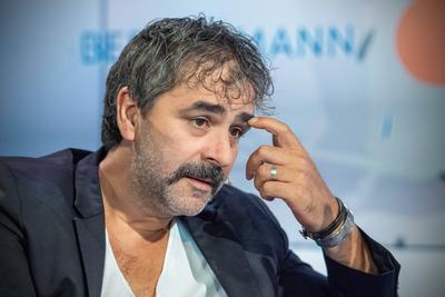 Der Welt -Journalist Deniz Yuecel ist in Abwesenheit in der Tuerkei zu fast drei Jahren Haft verurteilt worden. Die Sta-stock-foto