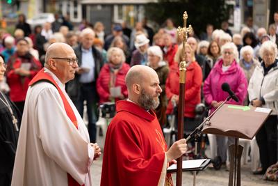 Pfingstgottesdienst am Rathaus Schoeneberg in Berlin-stock-photo