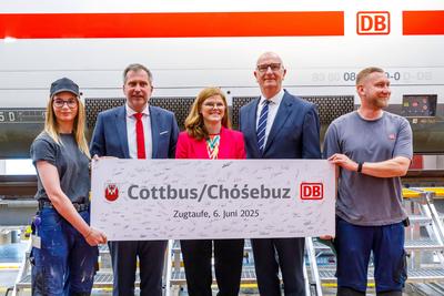 ICE Bahnwerk Cottbus - Zugtaufe ICE Cottbus-stock-foto