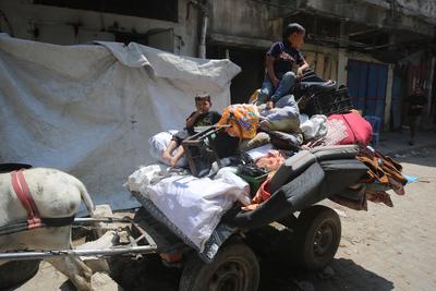 Palestinians, carrying their personal belongings, try to fled to safer areas to escape from Israeli attacks on Jabalia-stock-photo
