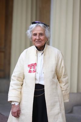 18 11 2016 London United Kingdom Investitures at Buckingham Palace Buckingham Palace Dr Ani-stock-foto