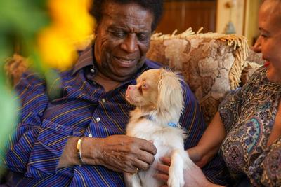 Mallorca, Spanien, Entertainer-Legende Roberto Blanco feiert seinen 88. Geburtstag im Kreis seiner Familie: Stolz pr?sen-stock-foto