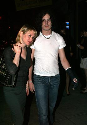 Renee Zellweger out with her new boyfriend Jack White (White Stripes). Pictured in Soho, New York - 25/07/03 FAMOUS Copy-stock-photo