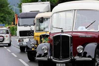 07.06.2025 Sarnen Kanton Obwalden Schweiz. An Pfingsten treffen sich ueber 500 Oldtimer in Sarnen OW. Bild Saurer Postau-stock-photo