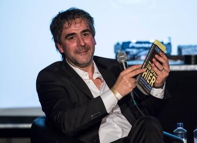 Der deutsch tuerkische Journalist und Publizist Deniz Yuecel las am Samstag 24 03 2018 im Festsaa-stock-photo