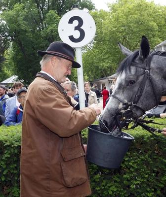 Phillipe Graf von Stauffenberg beim Fashion Raceday auf der Rennbahn Hoppegarten. *** Phillipe Graf von Stauffenberg at-stock-foto