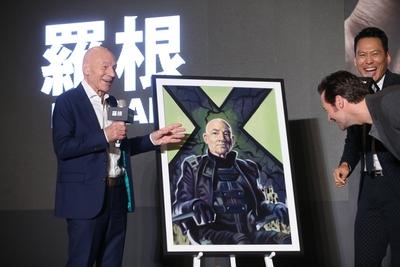 TAIPEI CHINA FEBRUARY 28 English actor Patrick Stewart L Australian actor and singer Hugh Jac-stock-photo
