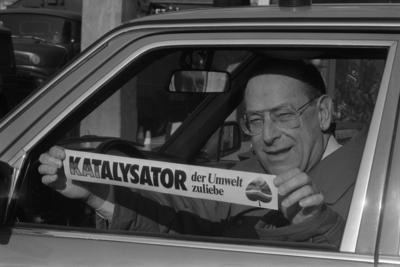 Friedrich ZIMMERMANN, CSU, Politiker, Bundesinnenminister, spaeter Bundesverkehrsminister, sitzt in seinem Dienstwagen,-stock-foto