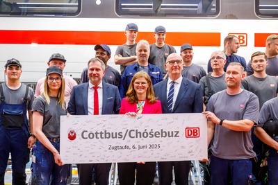 ICE Bahnwerk Cottbus - Zugtaufe ICE Cottbus-stock-foto