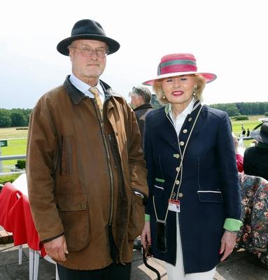 Phillipe Graf von Stauffenberg, Tini Grafin von Rothkirch beim Fashion Raceday auf der Rennbahn Hoppegarten. *** Phillip-stock-foto