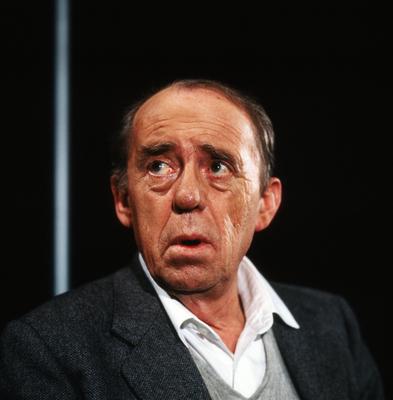 Heinrich B?ll Heinrich B?ll, deutscher Schriftsteller, in Fernsehsendung Dichter unserer Zeit vom 19. Dezember 1982, Deu-stock-photo