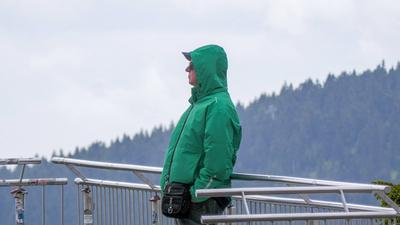 Der Herbst m?ge bitte aus dem Sommer abgeholt werden. Sturm, Regen und K?lte - der Pfingstsonntag f?llt dieses Jahr ins-stock-photo