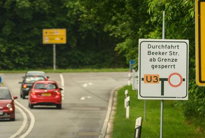 Beek NL - Grenzschliessung bei Elten / Emmerich wg Chaos auf A3-stock-foto