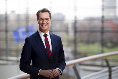 Hendrik Wuest, Verkehrsminister von Nordrhein-westfalen, Duesseldorf, 14.12.2020. Duesseldorf Deutschland *** Hendrik Wu-stock-foto
