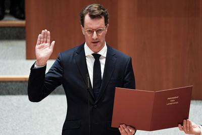 News Themen der Woche KW43 News Bilder des Tages Sondersitzung des NRW Landtag mit Wahl des Ministerpraesidenten Aktuel-stock-photo