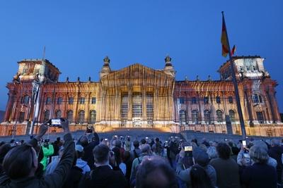 30 Jahre Christo Reichstagsverh?llung, Berlin, 09.06..2025-stock-photo