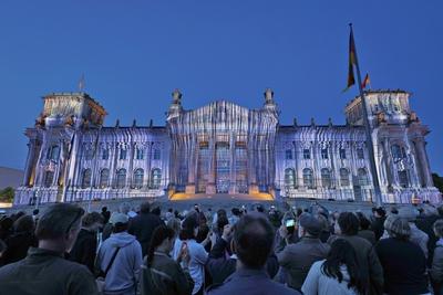 30 Jahre Christo Reichstagsverh?llung, Berlin, 09.06..2025-stock-photo