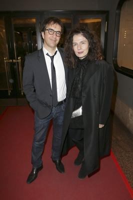 Bildnummer: 60558669  Datum: 03.10.2013  Copyright: imago/Future ImageAtom Egoyan mit Ehefrau Arsinee Khanjian bei der Premiere des Films Devil s Knot auf dem 21. Filmfest Hamburg, 03.10.2013 Foto:xgbrcix/xFuturexImage Entertainment people privat Familie xas x0x 2013 hoch premiumd Regisseur Drehbuchautor Filmproduzent Filmfest Film Festival Unterhaltung Entertainment Prominenz Kultur Kino Kunst Filmpremiere Premiere Roter Teppich Ankunft  60558669 Date 03 10 2013 Copyright Imago Future Image Atom Egoyan with Wife Arsinee Khan Jian at the Premiere the Films Devil S Knot on the 21 Film Festival Hamburg 03 10 2013 Photo   Entertainment Celebrities private Family  x0x 2013 vertical premiumd Director Scriptwriter Film producer Film Festival Film Festival Entertainment Entertainment Celebrities Culture Cinema Art Film premiere Premiere Red Carpet Arrival-stock-photo