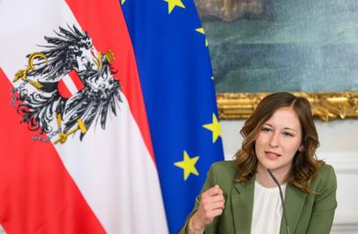 20250610 Praesentation Entwicklung der Situation der Kinder und Jugendlichen in Oesterreich-stock-photo