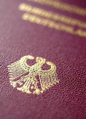 Berlin 13 FEB 2017 Detail Bundesadler auf Deutschem Reisepass Fokus auf Bundesadler Goldener A-stock-photo