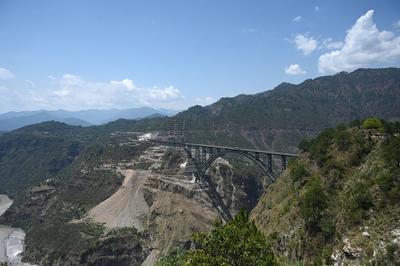 Highest Railway Arch Bridge Over The River Chenab At Reasi Jammu-stock-foto