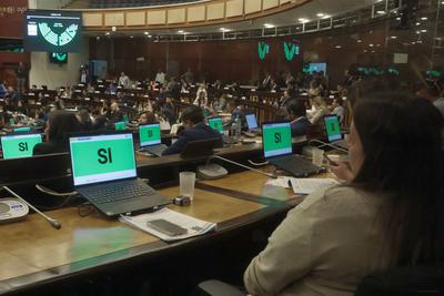 SESION ASAMBLEA LEY DERECHOS ANIMALES-stock-foto