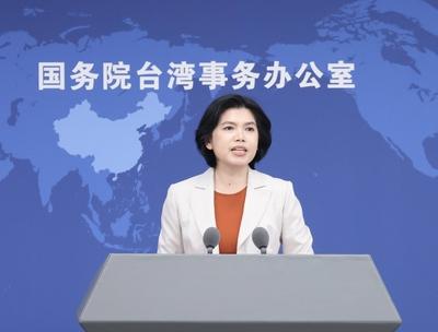 BEIJING, CHINA - JUNE 11: Zhu Fenglian, spokeswoman for the Taiwan Affairs Office of the State Council, speaks at a regu-stock-foto